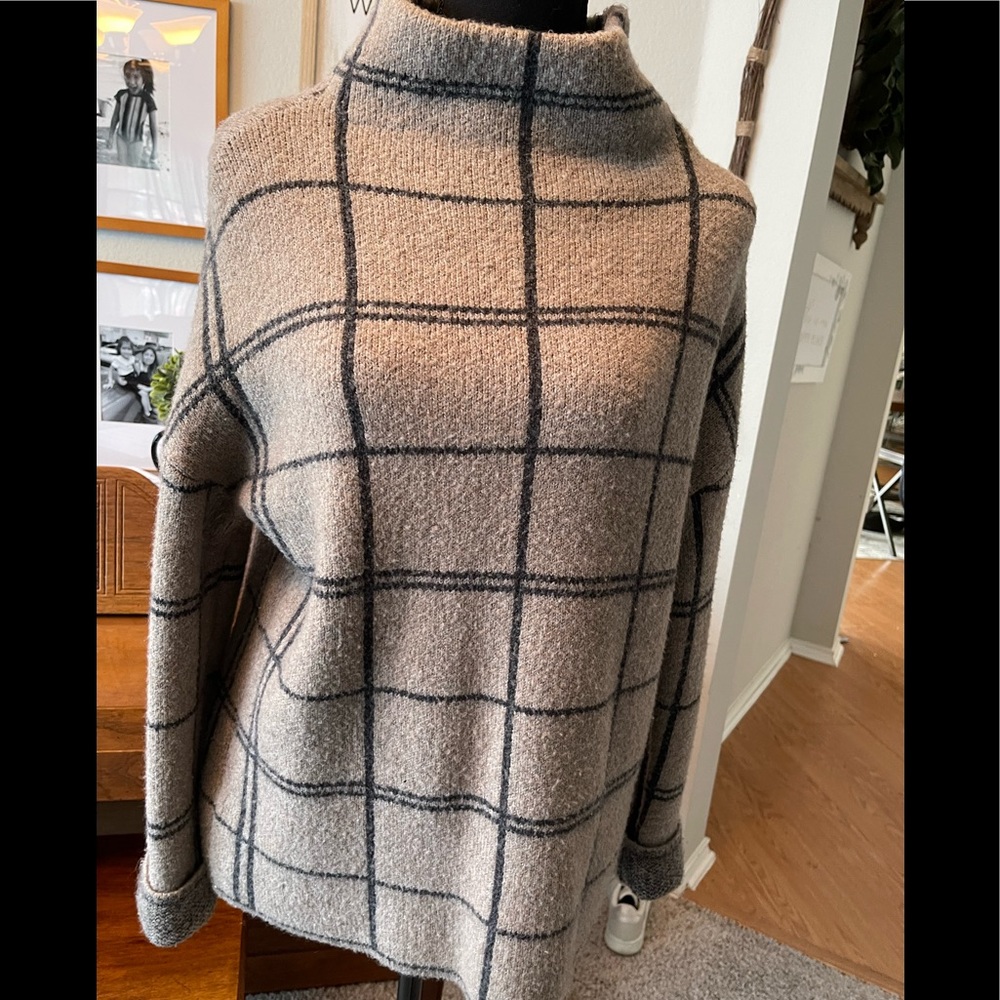 Turtle neck sweater